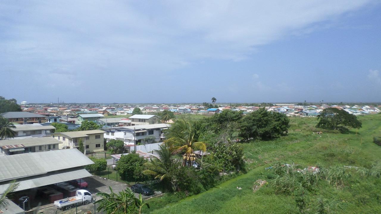 Metro Hotel Couva Exterior foto